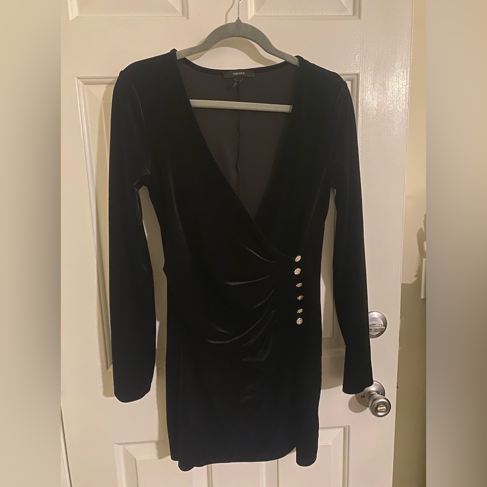 Looking for a dress for your next party? This is PERFECT for any occasion.